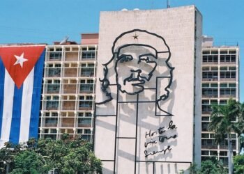 Yolculuk Çeviri | ABD neden Küba’yı yok etmek istiyor?