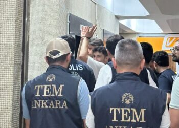Adliye koridorlarından yükselen ses; “SİZDEN KORKMUYORUZ!” – Volkan Tozan yazdı
