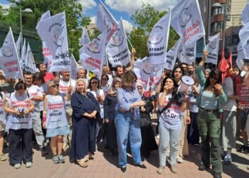 Öğretmenler taban maaş ve atama mağduriyetlerine karşı Ankara’da yürüdü