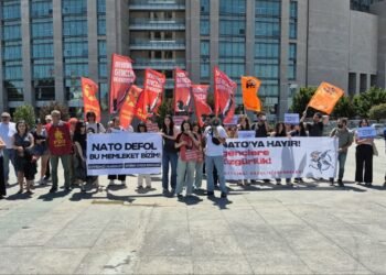 Devrimci Gençlik Dernekleri ve Devrimci Hareket Çağlayan Adliyesi önünde gözaltına alınan yoldaşları için basın açıklaması düzenledi