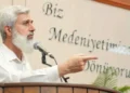 Destekçileri tutuklanan Alparslan Kuytul ve Semra Kuytul için hapishane önünde toplandı