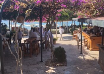 Bodrum’da turizm emekçileri iş bıraktı