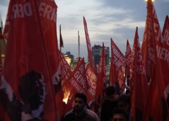 Devrimci Gençlik Dernekleri üyesi Özenç Cevahir, tutuklu TİP’li öğrenciler için yapılan eyleme katıldığı gerekçesiyle gözaltına alındı